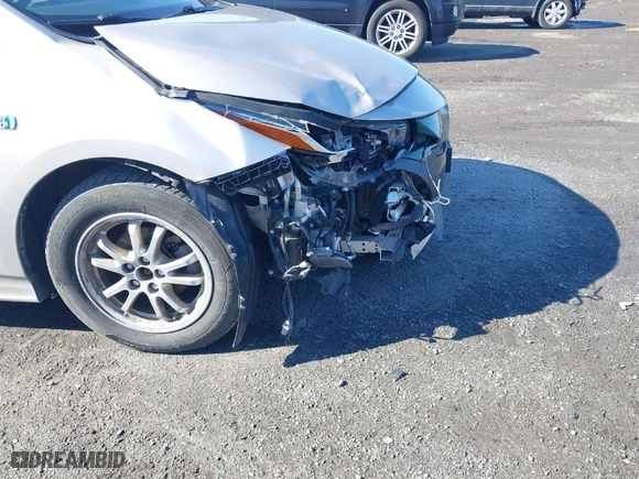 2017 Toyota Prius Prime Plus with VIN JTDKARFPXH3056424, listed as a IAAI auction lot 41568235 with NaN miles. Bid and sale history available at carsss.com. Image 18.