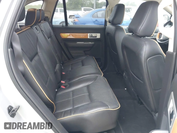 2010 Lincoln MKX z VIN 2LMDJ6JC1ABJ32601, wystawiony jako IAAI lot #42220437 z przebiegiem 98 946 mil mil oraz . Historia ofert i sprzedaży dostępna na DreamBid. Obrazek 8.