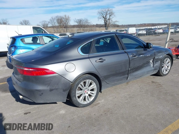 2016 Jaguar XF 35t Premium with VIN SAJBD4BVXGCY14096, listed as a IAAI auction lot 41354580 with 98,748 mi miles. Bid and sale history available at carsss.com. Image 4.
