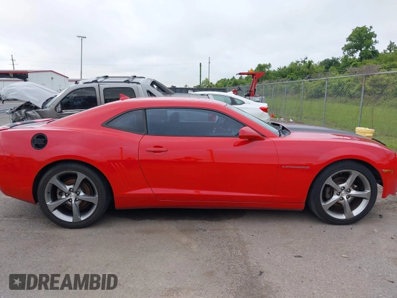 2013 Chevrolet Camaro LT z VIN 2G1FB1E37D9191210, wystawiony jako IAAI lot #42163053 z przebiegiem 316 976 mil mil oraz . Historia ofert i sprzedaży dostępna na DreamBid. Obrazek 13.