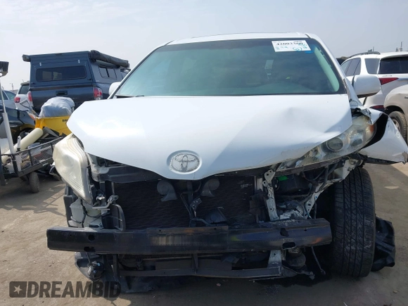 2014 Toyota Sienna XLE z VIN 5TDYK3DC7ES461445, wystawiony jako IAAI lot #42003360 z przebiegiem 153 404 mil mil oraz . Historia ofert i sprzedaży dostępna na DreamBid. Obrazek 13.