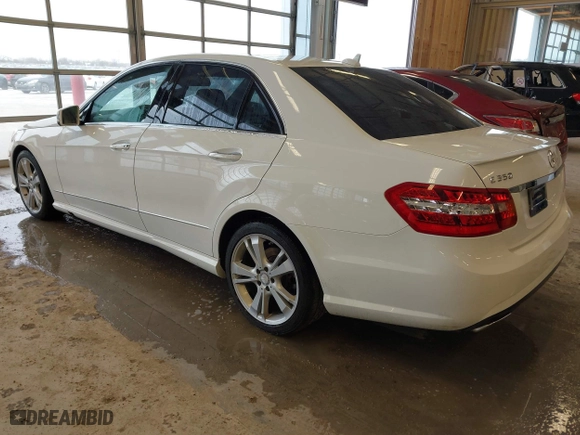 2013 Mercedes-Benz E-Class E 350 Luxury with VIN WDDHF8JBXDA745134, listed as a IAAI auction lot 41560286 with 125,208 mi miles. Bid and sale history available at carsss.com. Image 3.