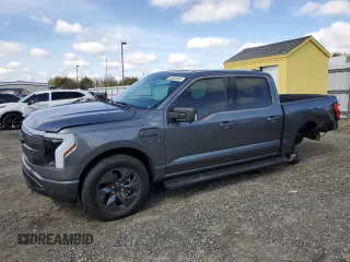 2023 Ford F-150 Lightning Pro z VIN 1FT6W1EV4PWG42053, wystawiony jako Copart lot #50003045 z przebiegiem 29 320 mil mil oraz Szkody całkowita. Historia ofert i sprzedaży dostępna na DreamBid. Obrazek 1.
