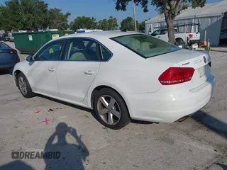 2012 Volkswagen Passat SE с VIN 1VWBP7A31CC085002, выставлен на аукционе IAAI как лот 42318915 с пробегом Не указан миль и . История ставок и продаж доступна на DreamBid. Изображение 3.