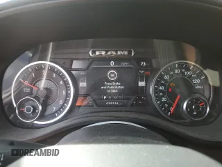 2021 Ram 1500 Big Horn z VIN 1C6SRFMT4MN602776, wystawiony jako Copart lot #49806915 z przebiegiem 59 136 mil mil oraz Szkoda całkowita • Salvage title. Historia ofert i sprzedaży dostępna na DreamBid. Obrazek 9.