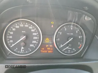 2014 BMW X1 xDrive28i z VIN WBAVL1C57EVY10873, wystawiony jako Copart lot #57914375 z przebiegiem 114 153 mil mil oraz Szkody całkowita. Historia ofert i sprzedaży dostępna na DreamBid. Obrazek 9.