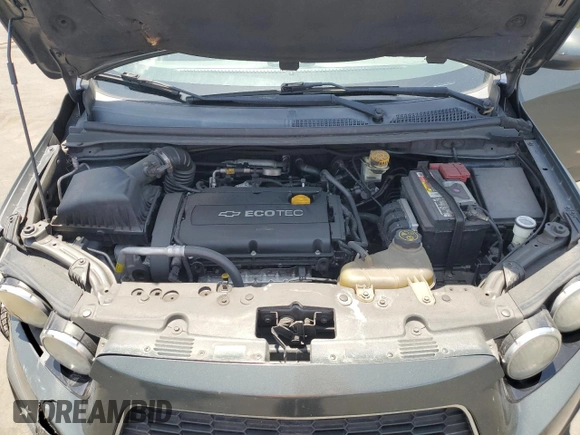 2013 Chevrolet Sonic LS z VIN 1G1JA6SH2D4136905, wystawiony jako Copart lot #55980485 z przebiegiem 176 857 mil mil oraz Nie do naprawy • Non repairable. Historia ofert i sprzedaży dostępna na DreamBid. Obrazek 11.