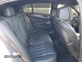 2022 BMW 5 Series M550i xDrive z VIN WBA13BK0XNCJ23778, wystawiony jako Copart lot #76946634 z przebiegiem 24 889 mil mil oraz Szkoda całkowita • Salvage title. Historia ofert i sprzedaży dostępna na DreamBid. Obrazek 10.