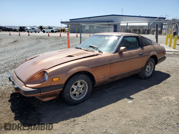 1982 Datsun 280ZX z VIN JN1HZ04S0CX433451, wystawiony jako Copart lot #53912864 z przebiegiem 200 629 mil mil oraz Tytuł czysty. Historia ofert i sprzedaży dostępna na DreamBid. Obrazek 1.