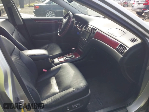 2004 Lexus ES 330 with VIN JTHBA30G040006308, listed as a IAAI auction lot 42152910 with 225,560 mi miles. Bid and sale history available at carsss.com. Image 5.
