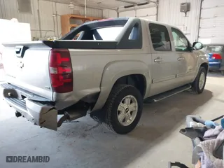 2009 Chevrolet Avalanche LT w/2LT with VIN 3GNFK22089G158390, listed as a IAAI auction lot 41868477 with 174,405 mi miles. Bid and sale history available at carsss.com. Image 4.