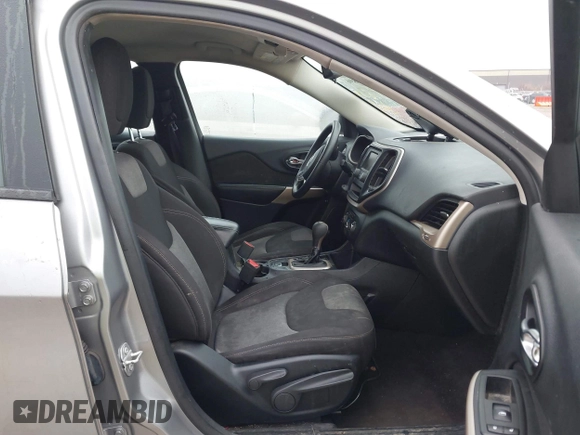 2017 Jeep Cherokee Sport z VIN 1C4PJLAB7HW663474, wystawiony jako IAAI lot #41064896 z przebiegiem 147 693 mil mil oraz . Historia ofert i sprzedaży dostępna na DreamBid. Obrazek 5.