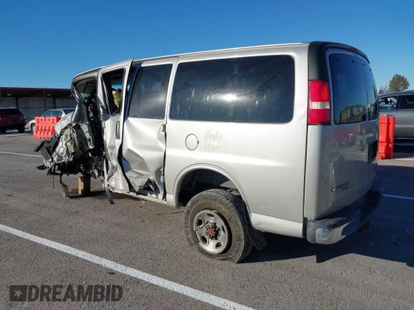 2006 Chevrolet Express Passenger z VIN 1GAHG35U661107013, wystawiony jako IAAI lot #40902703 z przebiegiem Nie podano mil oraz . Historia ofert i sprzedaży dostępna na DreamBid. Obrazek 3.