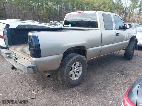 2003 Chevrolet Silverado 1500 Work Truck with VIN 2GCEC19X831370446, listed as a IAAI auction lot 41565715 with 179,326 mi miles. Bid and sale history available at carsss.com. Image 4.