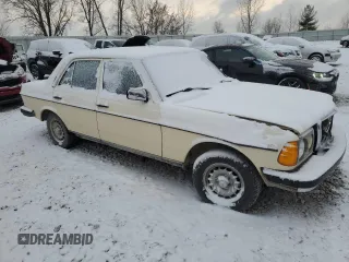 1983 Mercedes-Benz 300 D with VIN WDBAB33A0DB016017, listed as a Copart auction lot 84801634 with 226,074 mi miles and Clean Title. Bid and sale history available at carsss.com. Image 4.