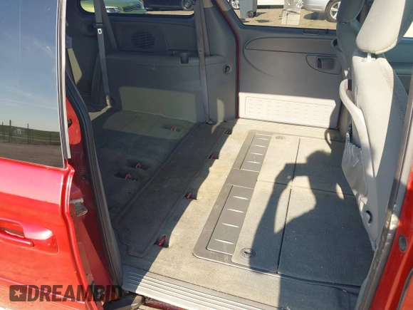 2005 Dodge Caravan SXT with VIN 2D4GP44L05R552278, listed as a IAAI auction lot 42582873 with 131,887 mi miles and . Bid and sale history available at DreamBid. Image 8.