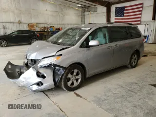 2012 Toyota Sienna LE AAS с VIN 5TDKK3DCXCS244099, выставлен на аукционе Copart как лот 57653065 с пробегом 74 127 миль миль и Чистый • Clean title. История ставок и продаж доступна на DreamBid. Изображение 1.