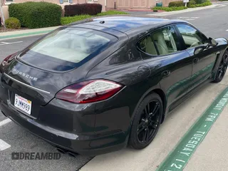 2010 Porsche Panamera S z VIN WP0AB2A78AL063420, wystawiony jako Copart lot #57913815 z przebiegiem 113 506 mil mil oraz Tytuł czysty. Historia ofert i sprzedaży dostępna na DreamBid. Obrazek 4.