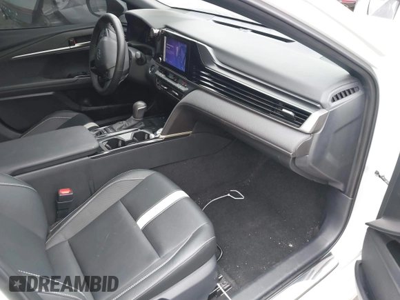 2025 Toyota Camry LE z VIN 4T1DAACK8SU029853, wystawiony jako IAAI lot #41813312 z przebiegiem 25 522 mil mil oraz . Historia ofert i sprzedaży dostępna na DreamBid. Obrazek 5.