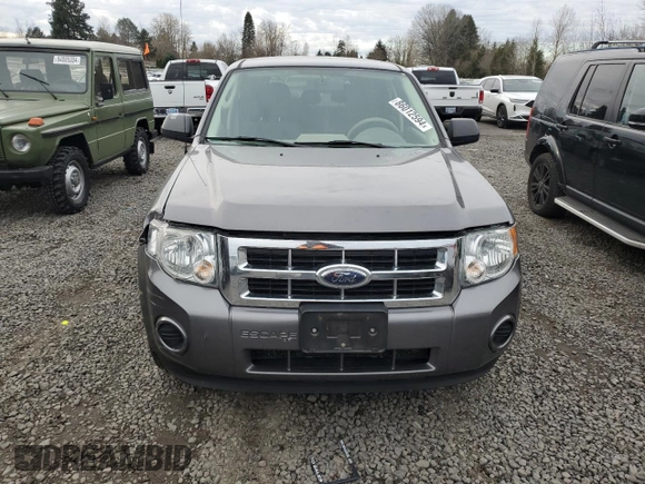 2009 Ford Escape XLS z VIN 1FMCU92759KB19563, wystawiony jako Copart lot #86012594 z przebiegiem 98 615 mil mil oraz Czysty tytuł • Clean title. Historia ofert i sprzedaży dostępna na DreamBid. Obrazek 5.
