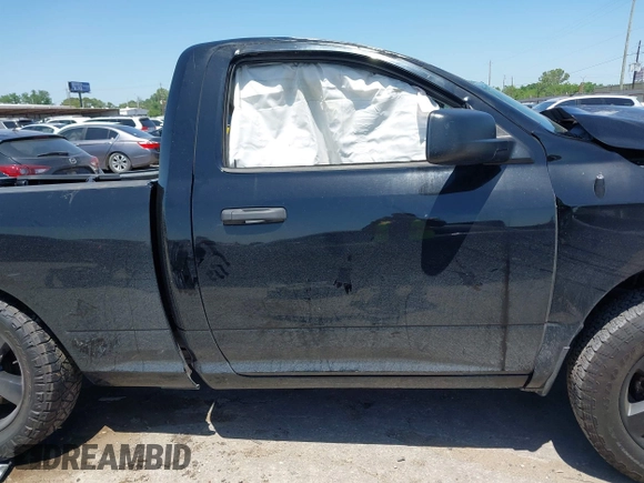 2015 Ram 1500 Tradesman z VIN 3C6JR6AT2FG563942, wystawiony jako IAAI lot #41984985 z przebiegiem 111 814 mil mil oraz . Historia ofert i sprzedaży dostępna na DreamBid. Obrazek 13.