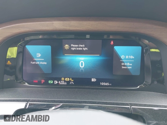 2025 Volkswagen Atlas SE z VIN 1V2HR2CA8SC531486, wystawiony jako IAAI lot #42508906 z przebiegiem 10 565 mil mil oraz . Historia ofert i sprzedaży dostępna na DreamBid. Obrazek 7.