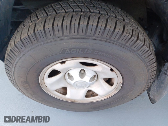 2014 Toyota Tacoma with VIN 3TMMU4FN8EM068633, listed as a IAAI auction lot 42727713 with 185,402 mi miles and . Bid and sale history available at DreamBid. Image 4.