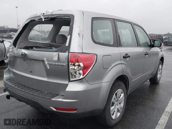 2010 Subaru Forester 2.5X with VIN JF2SH6AC8AH746620, listed as a IAAI auction lot 41965198 with 133,887 mi miles. Bid and sale history available at carsss.com. Image 4.