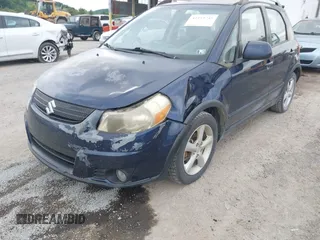2008 Suzuki SX4 z VIN JS2YB417885103056, wystawiony jako IAAI lot #42359745 z przebiegiem 202 638 mil mil oraz . Historia ofert i sprzedaży dostępna na DreamBid. Obrazek 6.