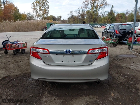 2014 Toyota Camry Hybrid LE with VIN 4T1BD1FK4EU106488, listed as a IAAI auction lot 40794286 with 98,911 mi miles. Bid and sale history available at carsss.com. Image 16.