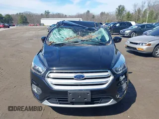 2019 Ford Escape SE z VIN 1FMCU9GD9KUA66049, wystawiony jako IAAI lot #41901054 z przebiegiem 35 545 mil mil oraz . Historia ofert i sprzedaży dostępna na DreamBid. Obrazek 17.