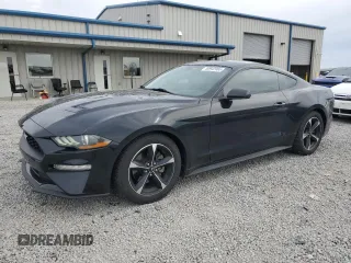 2018 Ford Mustang EcoBoost z VIN 1FA6P8TH8J5125537, wystawiony jako Copart lot #50942065 z przebiegiem 102 216 mil mil oraz Szkoda całkowita • Salvage title. Historia ofert i sprzedaży dostępna na DreamBid. Obrazek 1.