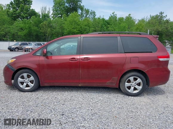 2011 Toyota Sienna LE AAS with VIN 5TDKK3DC2BS003748, listed as a IAAI auction lot 42142090 with 246,737 mi miles. Bid and sale history available at carsss.com. Image 14.