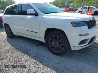 2021 Jeep Grand Cherokee Overland z VIN 1C4RJFCG3MC502165, wystawiony jako IAAI lot #42404863 z przebiegiem 100 197 mil mil oraz . Historia ofert i sprzedaży dostępna na DreamBid. Obrazek 1.