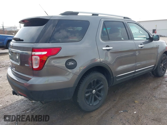 2013 Ford Explorer XLT z VIN 1FM5K8D88DGA92403, wystawiony jako IAAI lot #41946862 z przebiegiem 230 758 mil mil oraz . Historia ofert i sprzedaży dostępna na DreamBid. Obrazek 4.