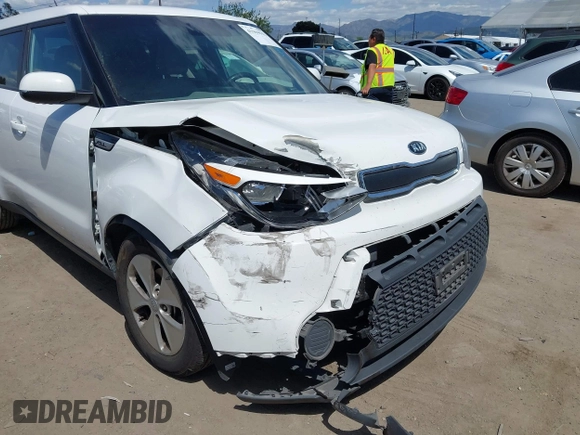 2016 Kia Soul with VIN KNDJN2A27G7342550, listed as a IAAI auction lot 41969942 with 133,140 mi miles. Bid and sale history available at carsss.com. Image 6.