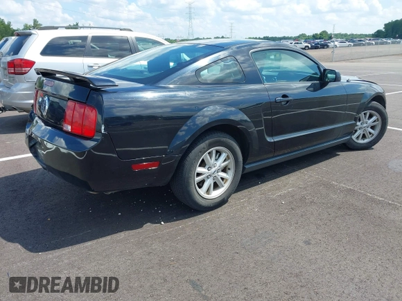 2005 Ford Mustang Deluxe with VIN 1ZVFT80NX55128751, listed as a IAAI auction lot 42739520 with 180,913 mi miles and . Bid and sale history available at DreamBid. Image 4.