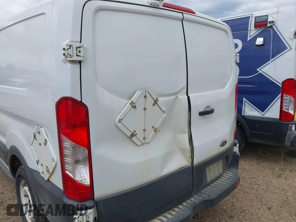 2015 Ford Transit Cargo z VIN 1FTNE1YM7FKB14241, wystawiony jako IAAI lot #42126200 z przebiegiem 314 744 mil mil oraz . Historia ofert i sprzedaży dostępna na DreamBid. Obrazek 6.