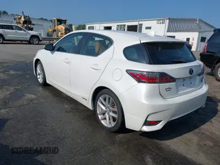 2014 Lexus CT 200h с VIN JTHKD5BH3E2208137, выставлен на аукционе IAAI как лот 42589644 с пробегом 137 761 миль миль и . История ставок и продаж доступна на DreamBid. Изображение 3.