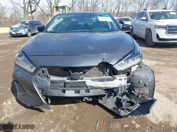 2019 Nissan Maxima S with VIN 1N4AA6AV0KC373884, listed as a IAAI auction lot 41585114 with 190,811 mi miles. Bid and sale history available at carsss.com. Image 12.