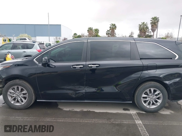 2022 Toyota Sienna XLE with VIN 5TDYRKEC8NS126392, listed as a IAAI auction lot 41912544 with 120,801 mi miles and . Bid and sale history available at DreamBid. Image 15.