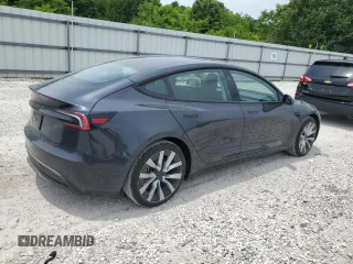 2025 Tesla Model 3 Long Range z VIN 5YJ3E1EA1SF965380, wystawiony jako Copart lot #59532105 z przebiegiem 2 641 mil mil oraz Szkoda całkowita • Salvage title. Historia ofert i sprzedaży dostępna na DreamBid. Obrazek 3.