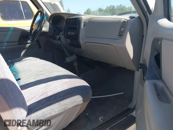 1997 Ford Ranger XLT z VIN 1FTCR10A3VUB26645, wystawiony jako IAAI lot #42644211 z przebiegiem 228 683 mil mil oraz . Historia ofert i sprzedaży dostępna na DreamBid. Obrazek 5.