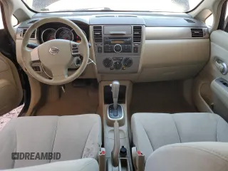 2009 Nissan Versa S z VIN 3N1BC11E89L399629, wystawiony jako Copart lot #57353335 z przebiegiem 169 245 mil mil oraz Szkody całkowita. Historia ofert i sprzedaży dostępna na DreamBid. Obrazek 8.