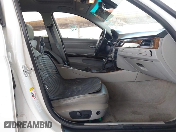 2008 BMW 3 Series 328i with VIN WBAVC535X8FZ82806, listed as a IAAI auction lot 41897725 with 146,852 mi miles. Bid and sale history available at carsss.com. Image 5.