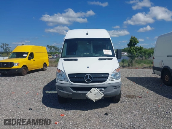 2011 Mercedes-Benz Sprinter Cargo with VIN WD3PE8CBXB5592597, listed as a IAAI auction lot 41963313 with 490,059 mi miles. Bid and sale history available at carsss.com. Image 12.