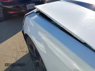 2014 Chevrolet Camaro LT z VIN 2G1FC1E39E9321549, wystawiony jako IAAI lot #41582840 z przebiegiem 129 495 mil mil oraz . Historia ofert i sprzedaży dostępna na DreamBid. Obrazek 18.