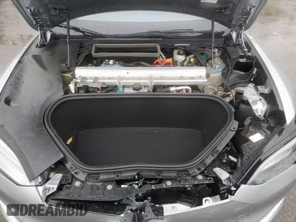 2024 Tesla Model S z VIN 5YJSA1E53RF542174, wystawiony jako Copart lot #55063885 z przebiegiem 4 751 mil mil oraz Szkoda całkowita • Salvage title. Historia ofert i sprzedaży dostępna na DreamBid. Obrazek 11.