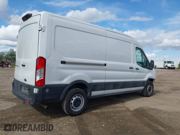 2024 Ford Transit Cargo z VIN 1FTBR1C84RKA32473, wystawiony jako IAAI lot #42438142 z przebiegiem 40 817 mil mil oraz . Historia ofert i sprzedaży dostępna na DreamBid. Obrazek 4.