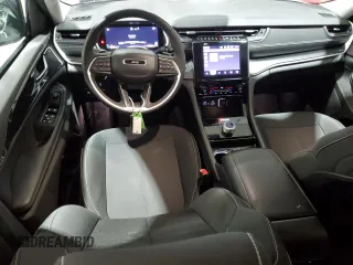 2023 Jeep Grand Cherokee Laredo z VIN 1C4RJHAG5PC530553, wystawiony jako Copart lot #53996845 z przebiegiem 38 456 mil mil oraz Szkoda całkowita • Salvage title. Historia ofert i sprzedaży dostępna na DreamBid. Obrazek 8.